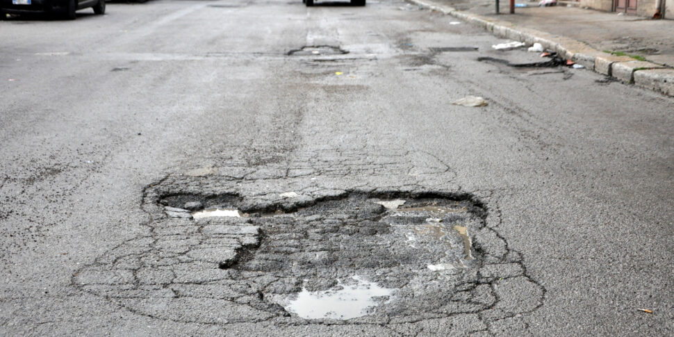 Buche stradali, nasce l'app per segnalarle al Comune di Palermo