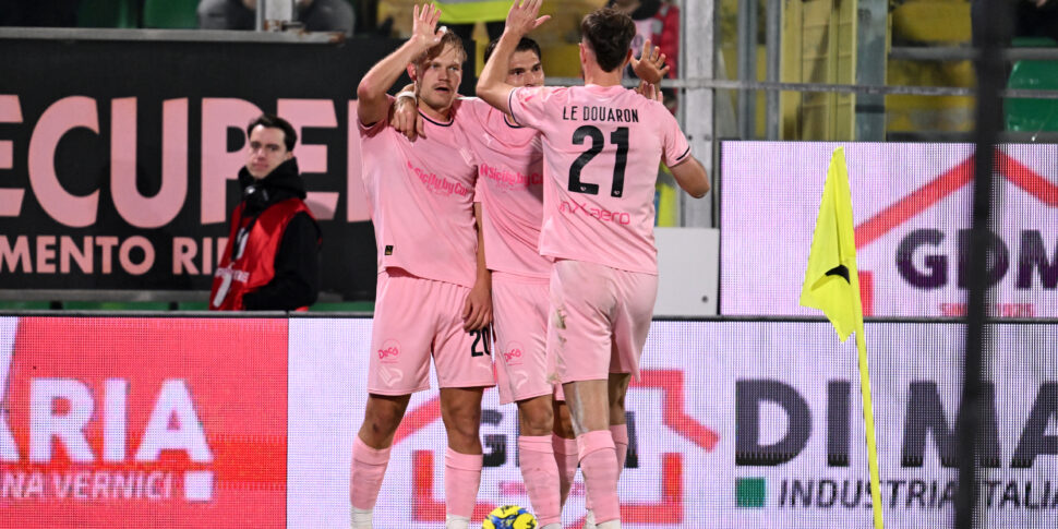 Il Palermo fermato dalla Juve Stabia (2-2) al Barbera. La partita minuto per minuto