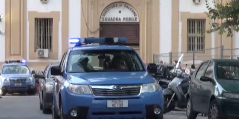 In casa droga, 70 coltelli e 40 tirapugni: scatta un arresto a Palermo