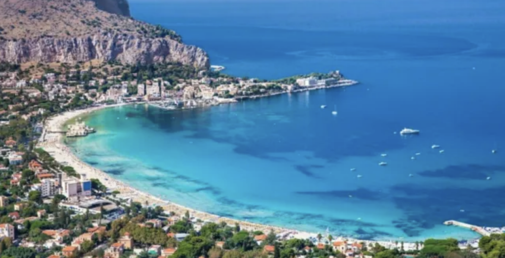 Mondello, da lunedì al via gli interventi di pulizia del lungomare