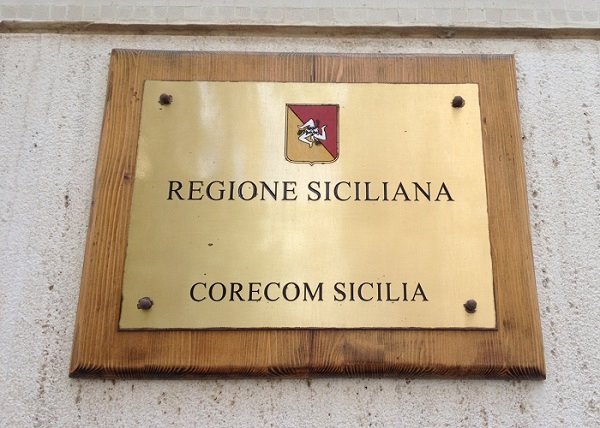 Corecom: “Da oggi stop a pubblicazione sondaggi sul referendum”