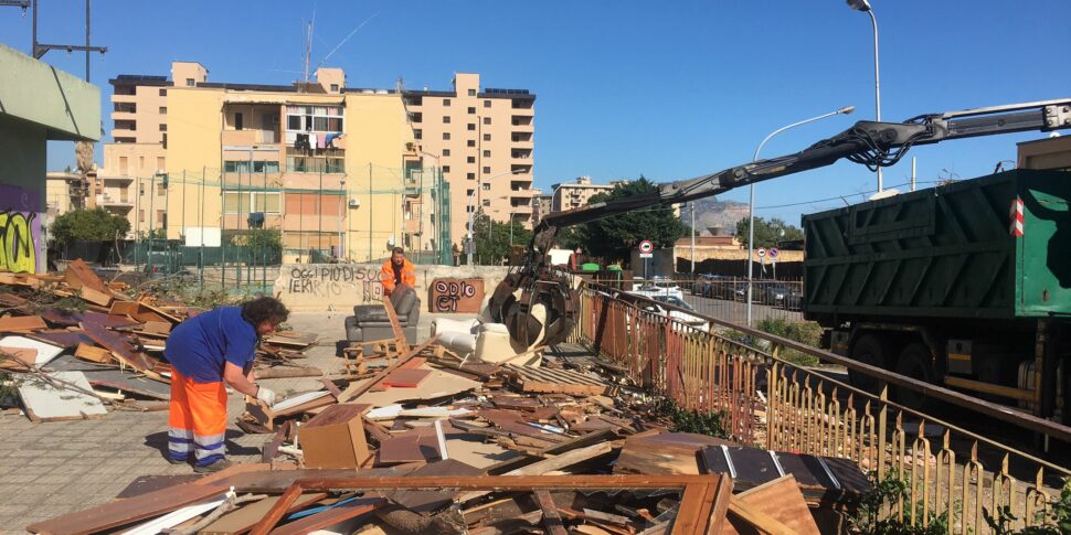 Vampe di San Giuseppe a Palermo, la Rap rimuove 50 tonnellate di legno in una settimana