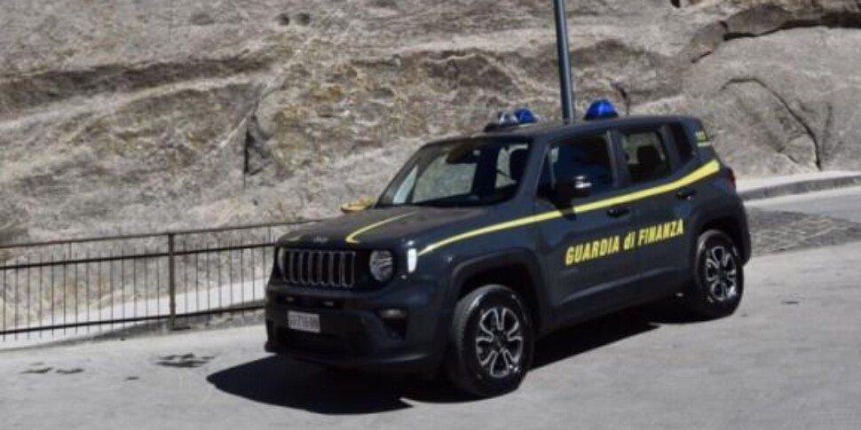 Sassarese vittima di una truffa online, denunciato un broker a Valguarnera