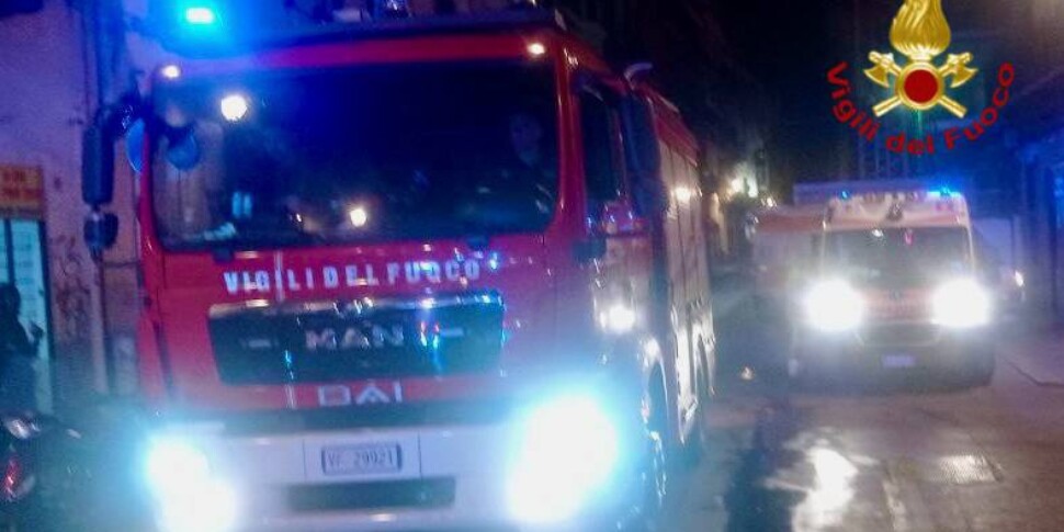 Palermo, nella notte a fuoco un negozio di tabacchi