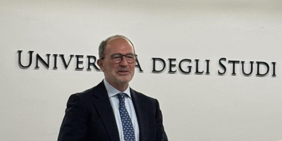 Studente di Ragusa dona il midollo a un bimbo, il rettore Scollo: «Esempio di umanità»