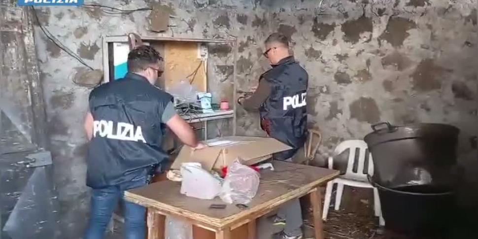 Adrano, maxi sequestro di armi: 4 arresti. In campo anche il georadar. Il video