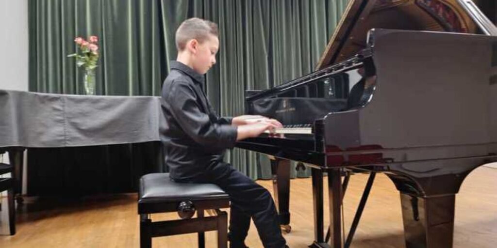 Enna in festa per Luigi Pastro: a 10 anni vince il concorso internazionale per piano in Francia