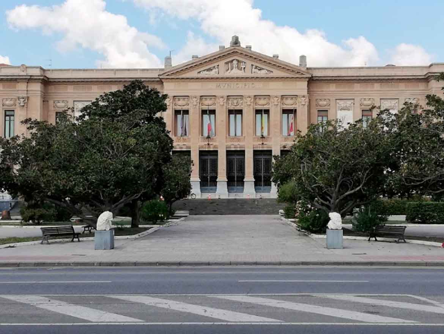 Il Commissario straordinario Mattei conferisce un encomio solenne all’Assistente Previti e accoglie sei nuovi agenti della Polizia Municipale di Messina
