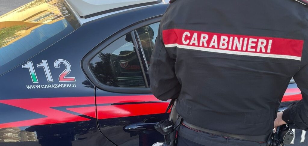 Uomo trovato morto in strada a Palermo, indagano i carabinieri