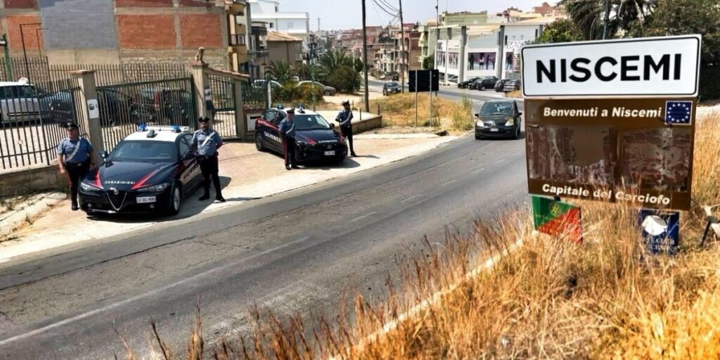 Rapinatori a 14 e 16 anni: tre fermi a Niscemi per l'assalto in un'abitazione