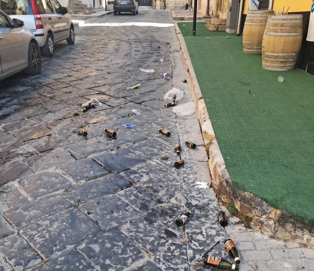 Niscemi: alcool, liti e urla fino all’alba. Pd denuncia: «Movida fuori controllo»