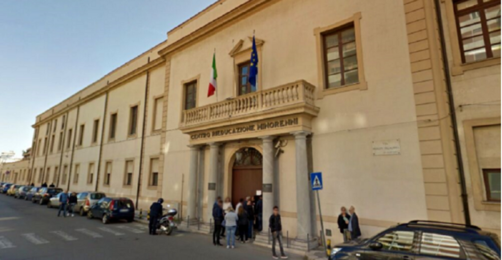 Scambiato per scafista maggiorenne, aveva solo 16 anni: assolto