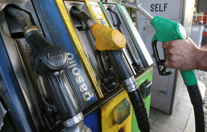 Gasolio, lo sconto non basta: il Codacons attacca il governo