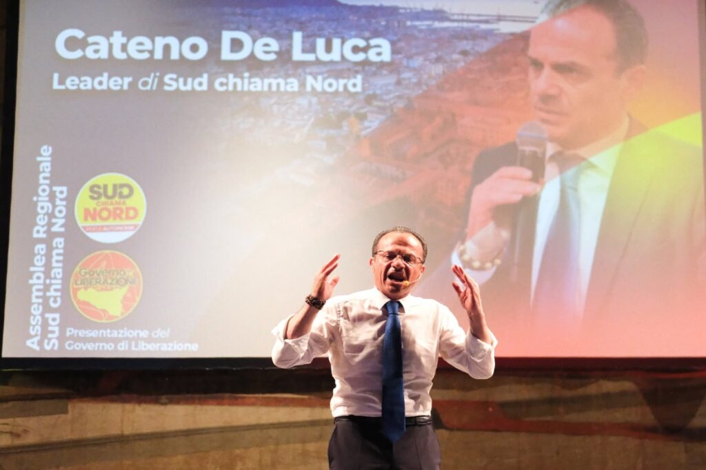 Cateno De Luca, sold out e strategie: con chi starà alla fine?