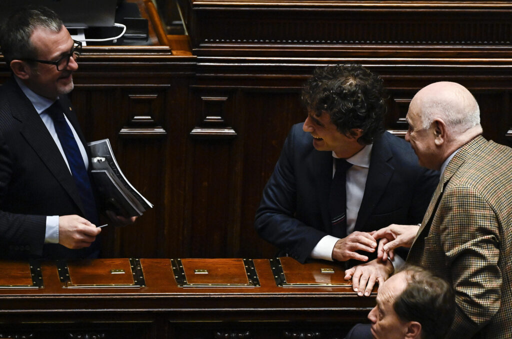 In procura le chat tra Delmastro e Caroccia