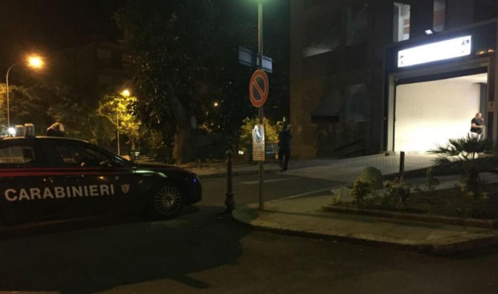 Giovane accoltellato, arrivato in ospedale con ferite