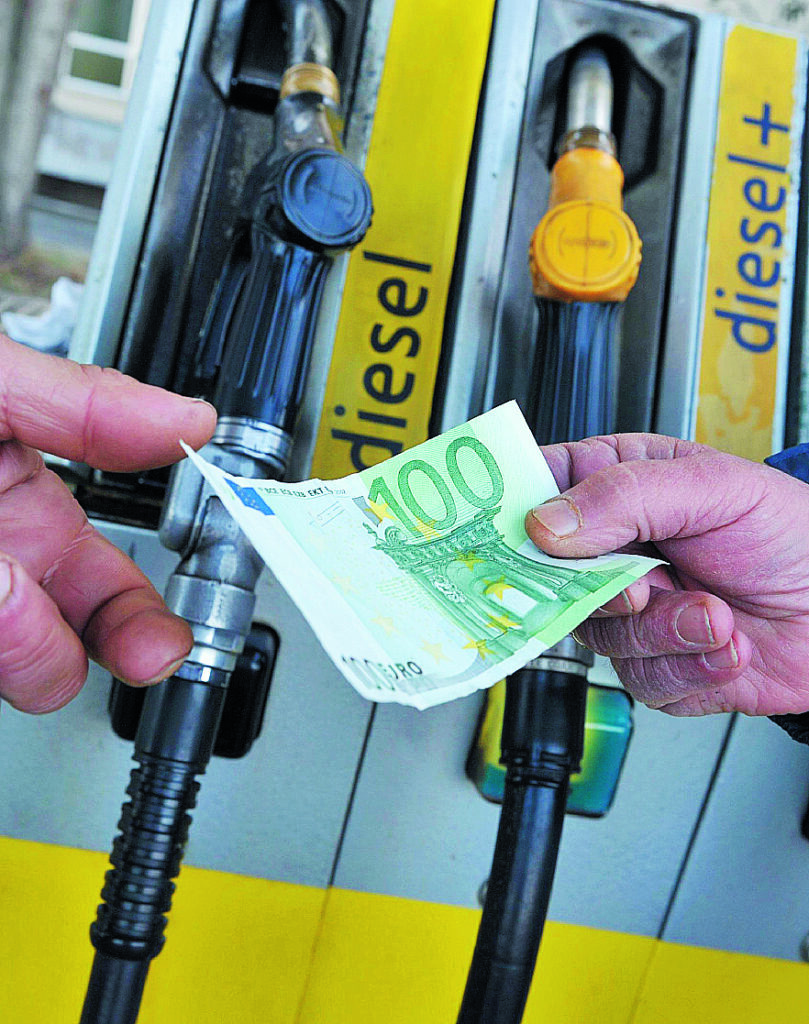 Benzina e diesel alle stelle: vacanze in auto sempre più care