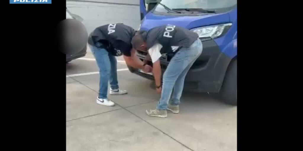 Catania, targhe rubate e un jammer: scatta il blitz nel quartiere San Cristoforo. Il video