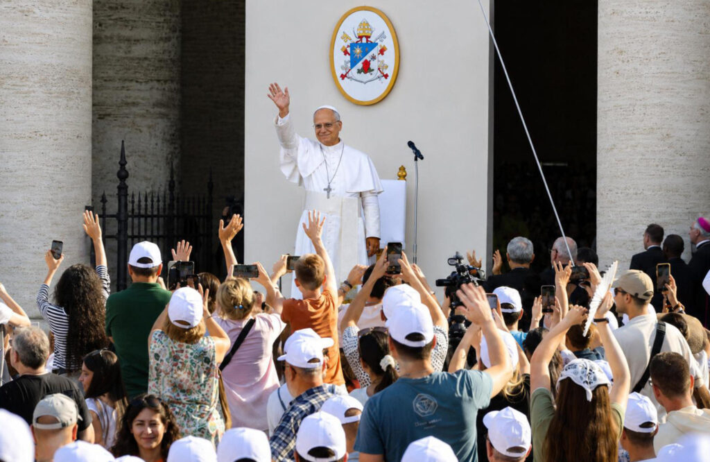Assisi, bagno di folla con i giovani per papa Leone