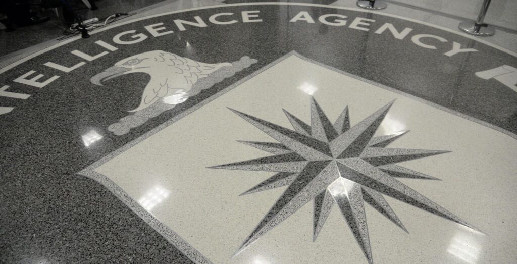 Trump e l’allarme degli ex 007 della Cia: «Sta distruggendo la democrazia Usa»