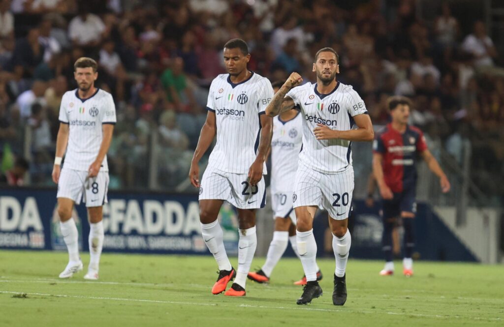 Inter passa di misura a Cagliari: Calhanoglu firma il successo