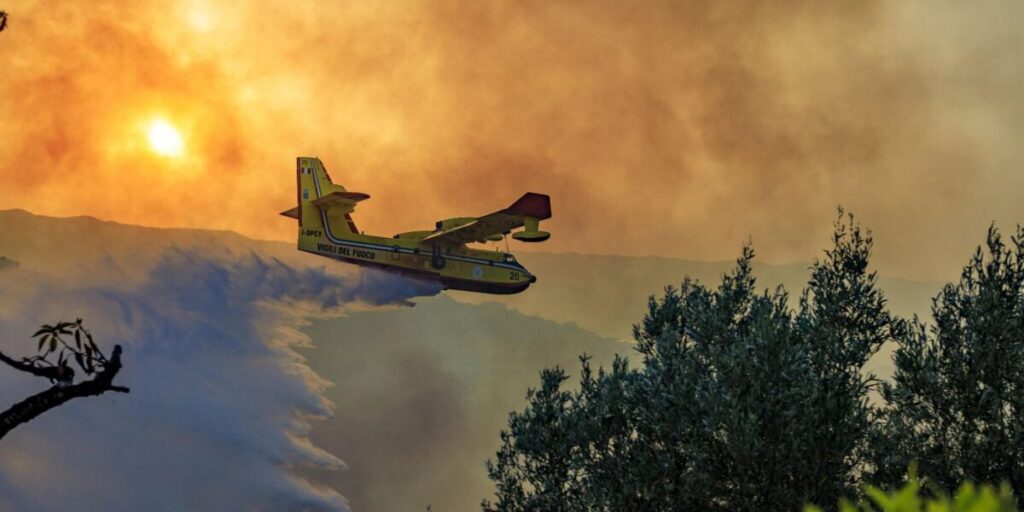 Sicilia in fiamme, decine di incendi devastano la regione