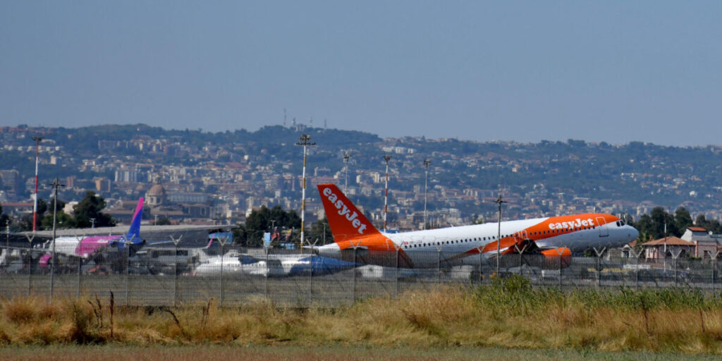Etna, all’aeroporto di Catania prorogata la chiusura del settore B1: ripristinati tutti gli arrivi
