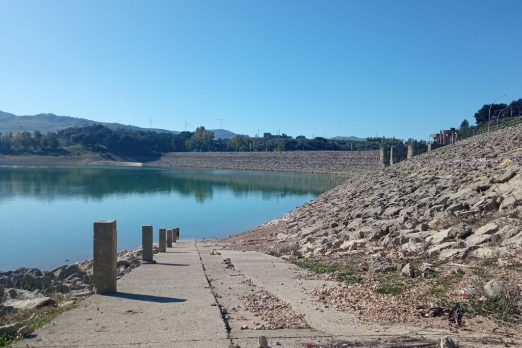 Caldo e consumi abbassano il livello delle dighe in Sicilia: -40,7 milioni di metri cubi d'acqua in un mese