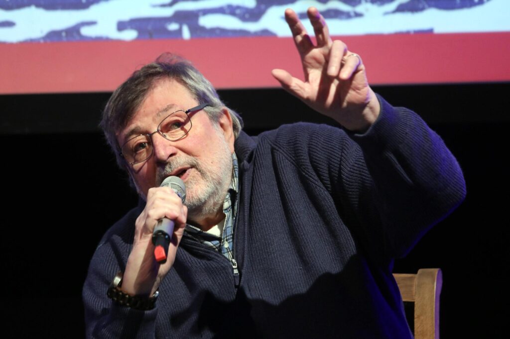 È il giorno dei funerali di Guccini, esequie in forma privata a Pavana