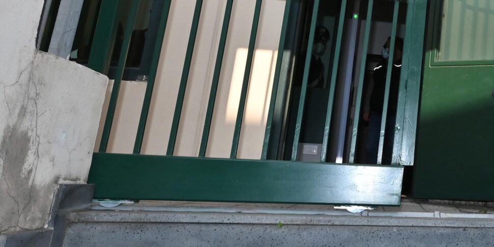 La denuncia dei garanti dei detenuti: «Un bimbo di 18 mesi vive in cella»