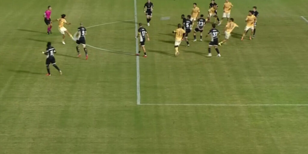 Palermo, colpaccio ad Arezzo: dal 2-0 al 2-2, poi il 3-2 di Augello nel recupero