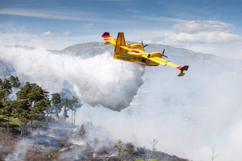 Notte di fuoco nel Palermitano, allerta incendi in diversi comuni