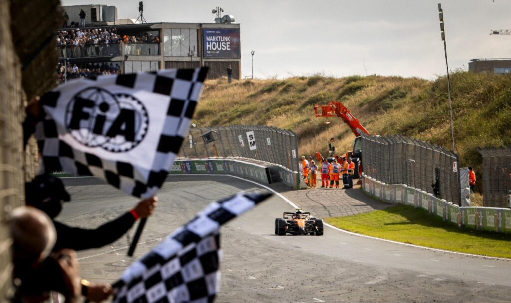 Norris vince anche in Olanda, Antonelli secondo: Verstappen fuori