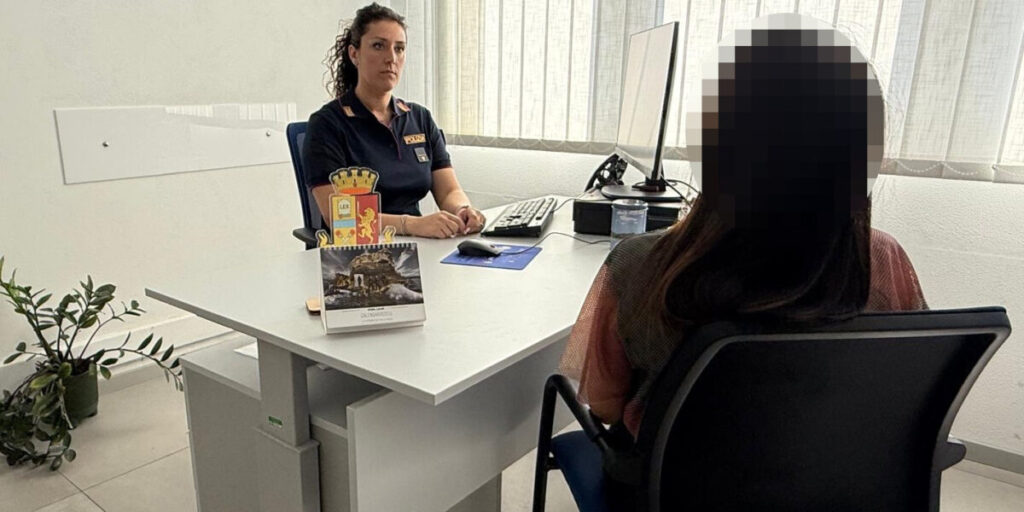 Catania, minaccia il nipote di nove anni con un coltello e ferisce la compagna