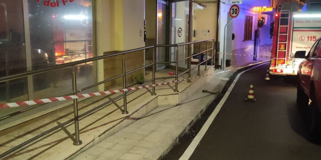 Mellili, esplosivo in un bancomat: ma il colpo fallisce. Le foto