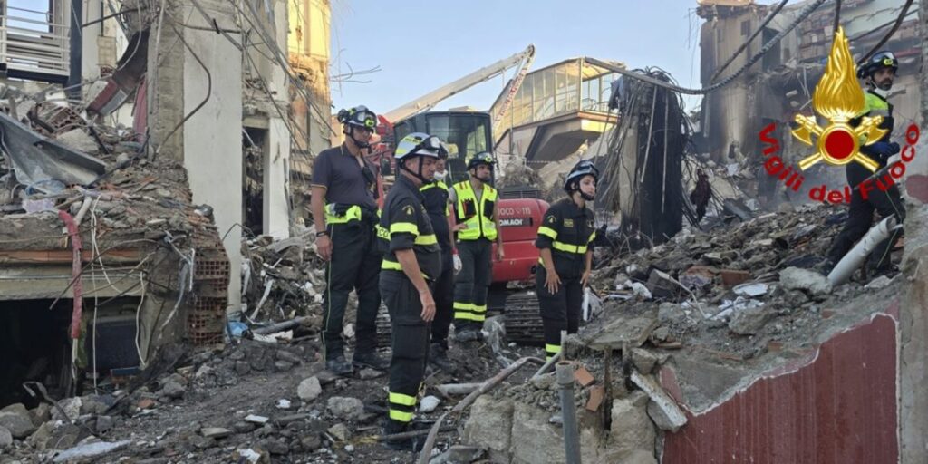 L'edificio crollato a Messina, continuano le ricerche dei due dispersi