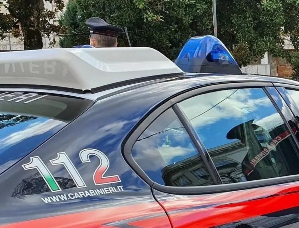Donna trovata morta nella sua casa in fiamme nel Catanese, indagano i Carabinieri