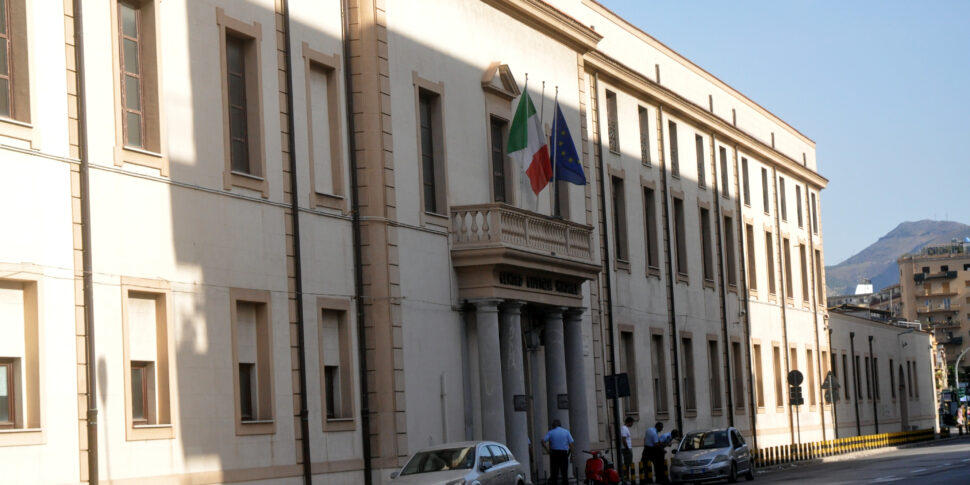 Incendio nel carcere minorile Malaspina a Palermo, 9 intossicati