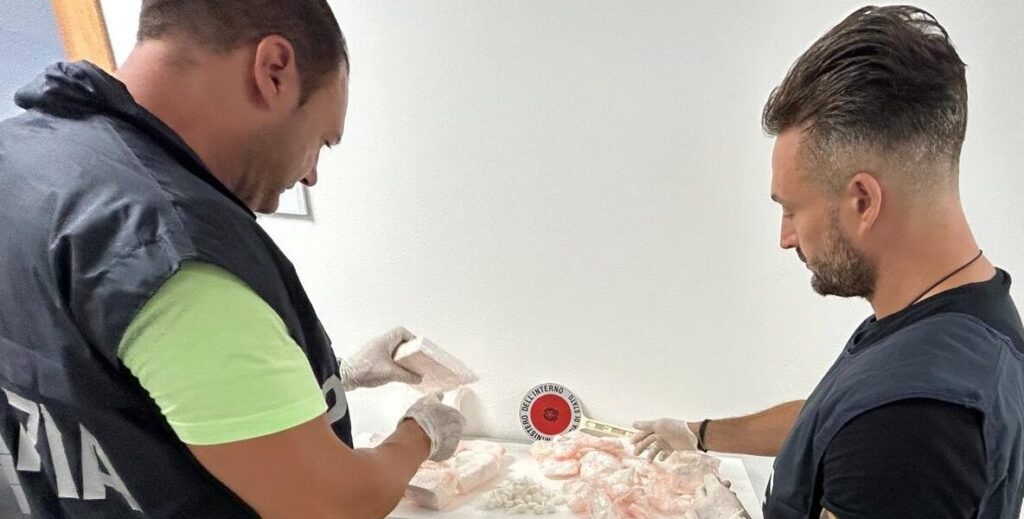 Blitz a Catania, scoperto un deposito di cocaina: scatta un arresto