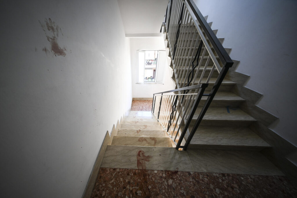 «Da soli non ce la facciamo». Sparano alla figlia e si uccidono