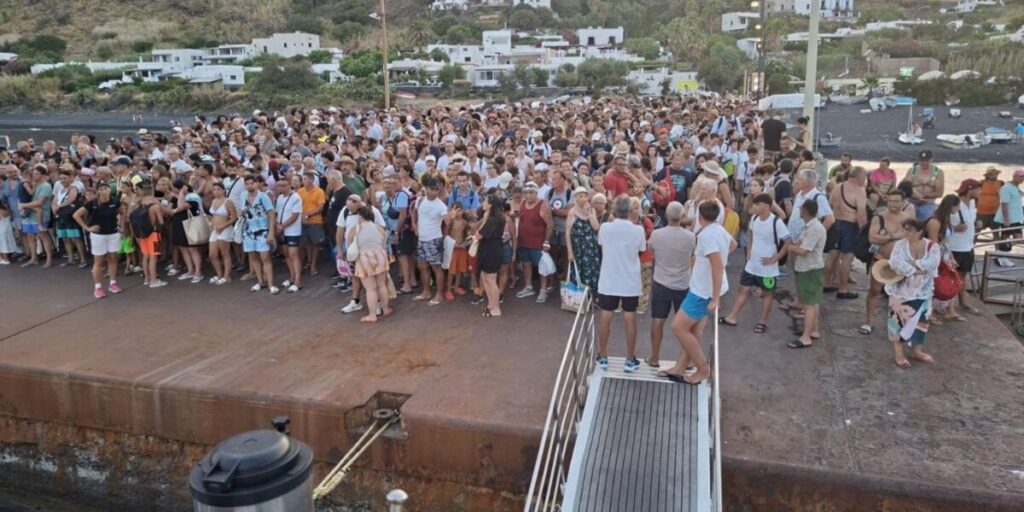 Eolie, anche la Protezione civile è contro il turismo «mordi e fuggi»