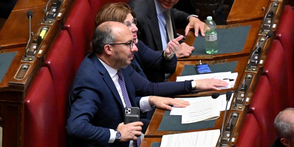 Faraone: «Ci sono forze politiche che hanno lisciato il pelo alla galassia no-vax»