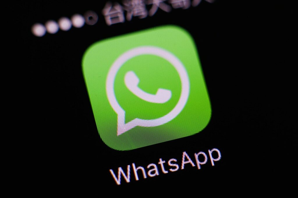 WhatsApp, nuova ondata di attacchi "zero click" sugli smartphone. Ecco cosa fare su iPhone