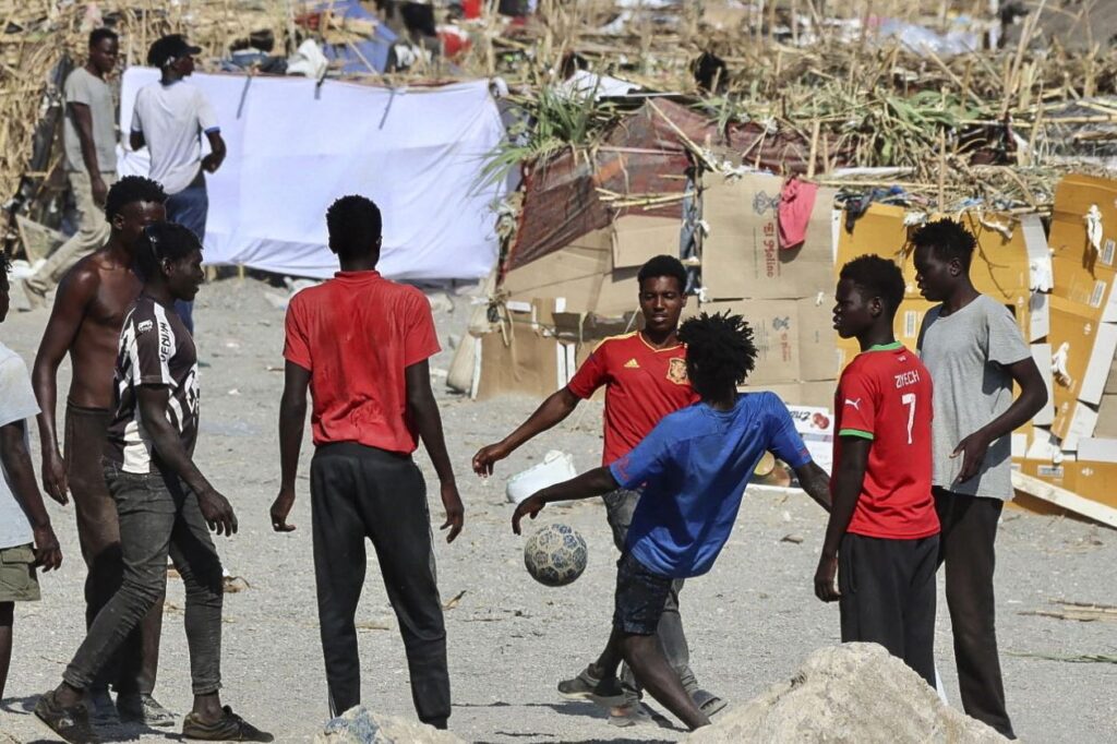 Ceuta, l'emergenza dimenticata. E sulla spiaggia nasce una tendopoli per i migranti