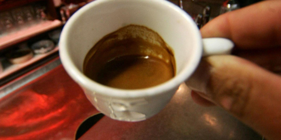 Carissimo caffè, la tazzina al bar costa sempre di più