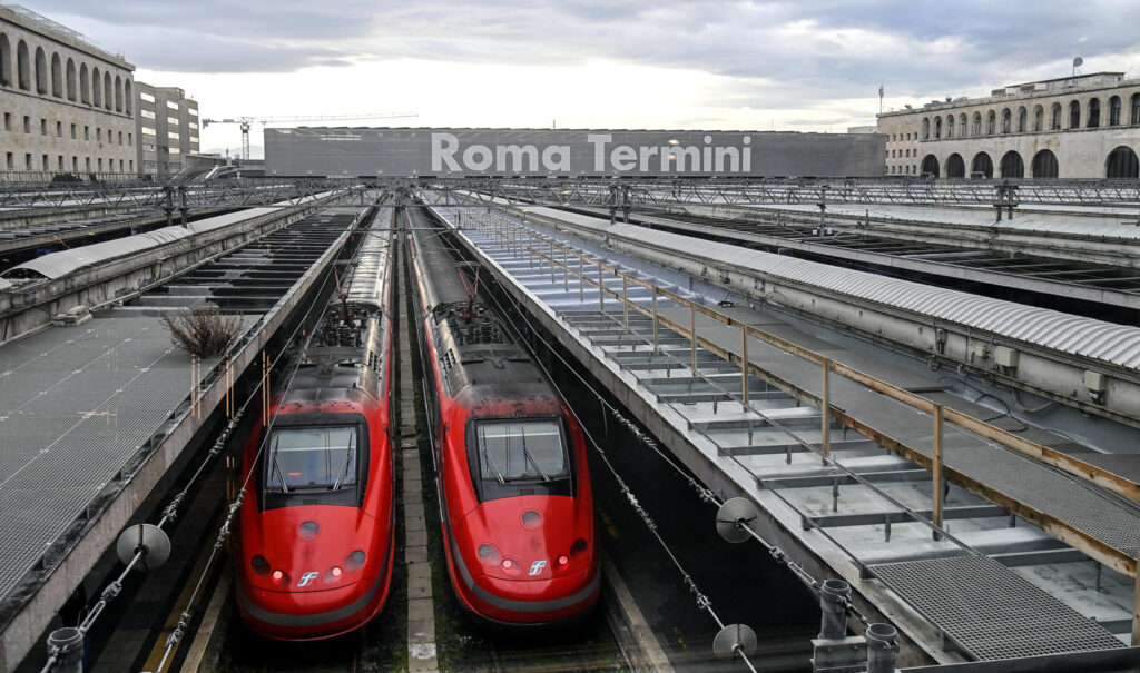 Bagaglio sospetto alla stazione di Roma Termini, dentro c'erano 7,8 chili di droga