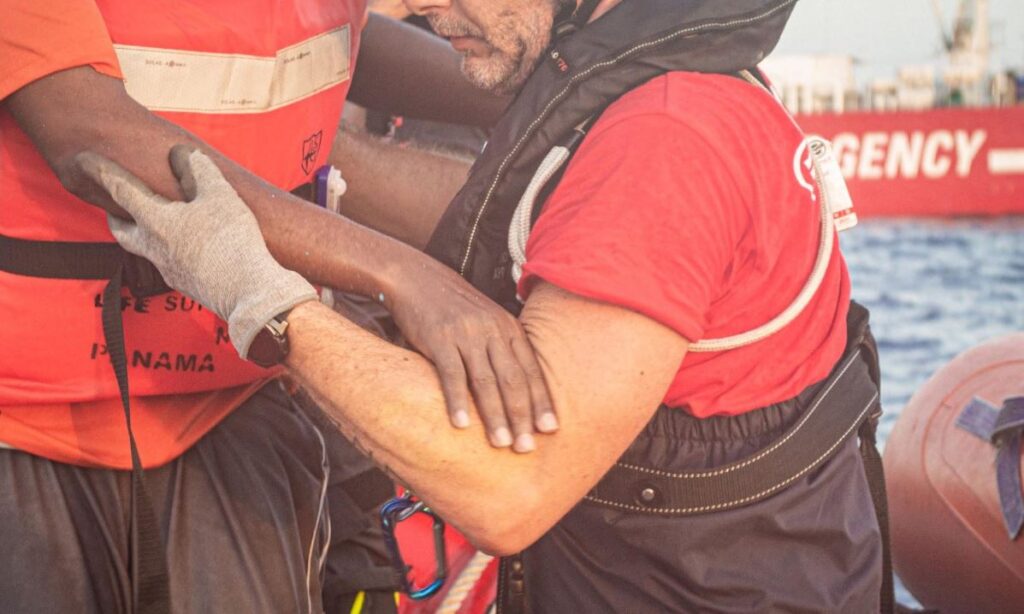 Strage di migranti nel Mediterraneo. Sette vittime nella traversata partita dalla Libia. Le foto