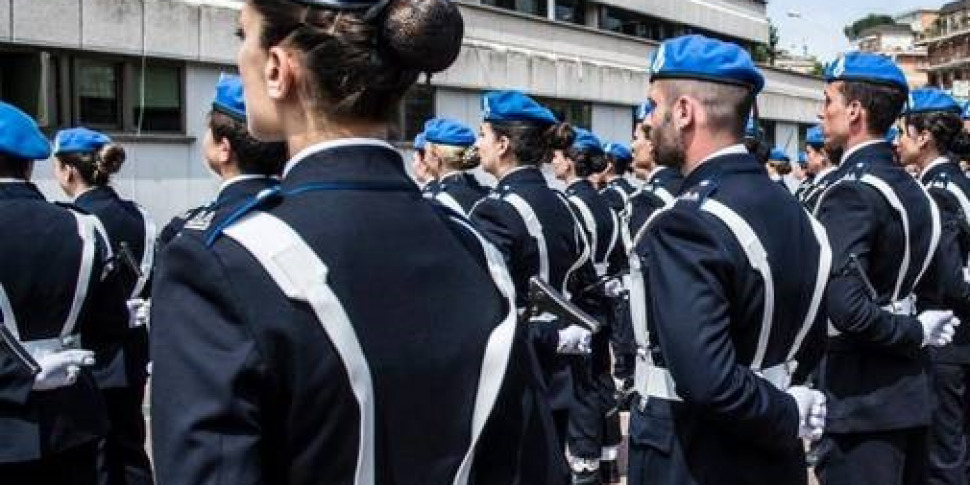 Rivolta nel carcere di Siracusa, undici agenti di penitenziaria feriti: «Ormai siamo carne da macello»