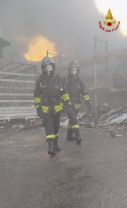 Aci Sant’Antonio, ancora in corso incendio a Piano S. Giovanni