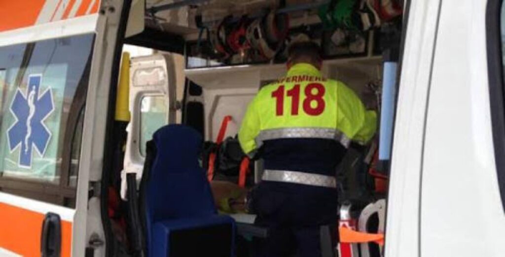 Via Venezia, anziano investito da un'auto: è ferito